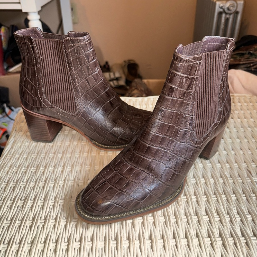 Vince Camuto, brown leather textured booties